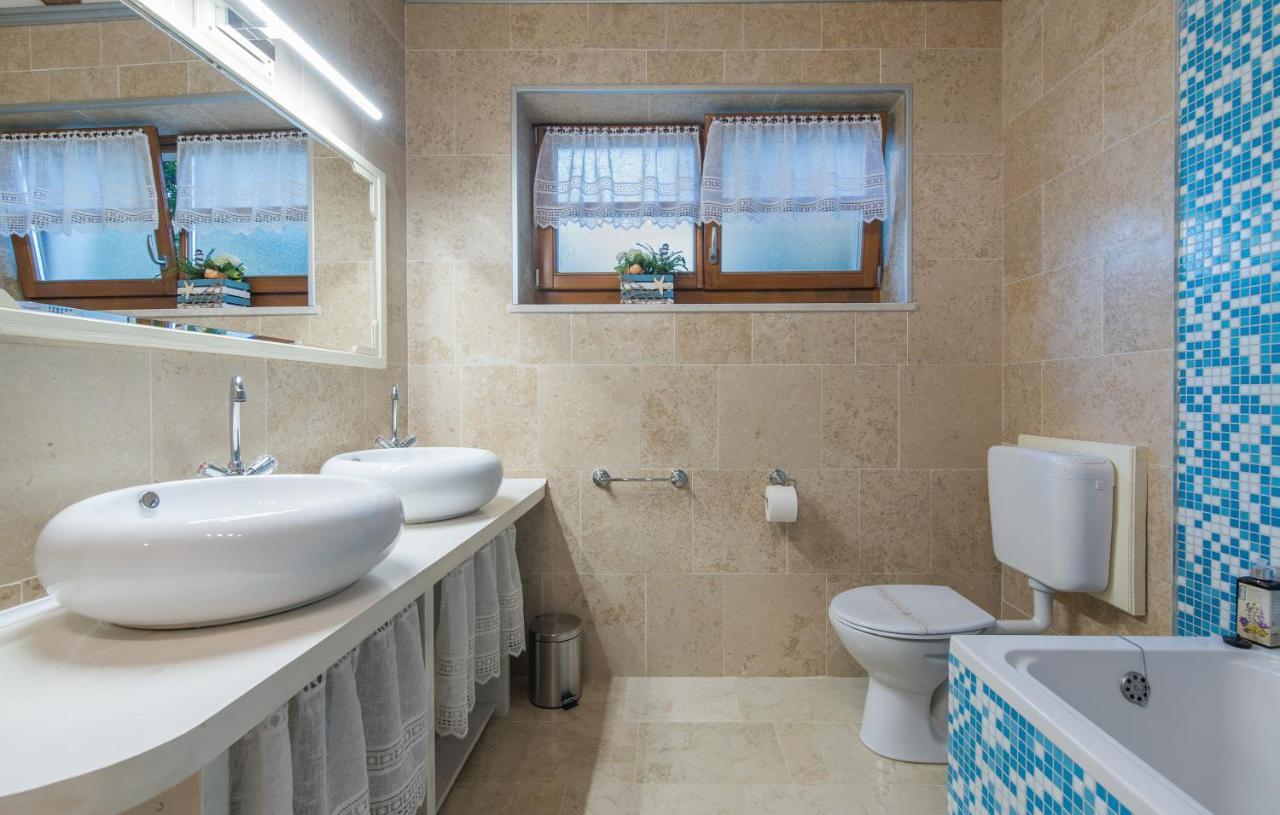 Family Villa Lipica With Private Pool And Jacuzzi Pazin Kültér fotó