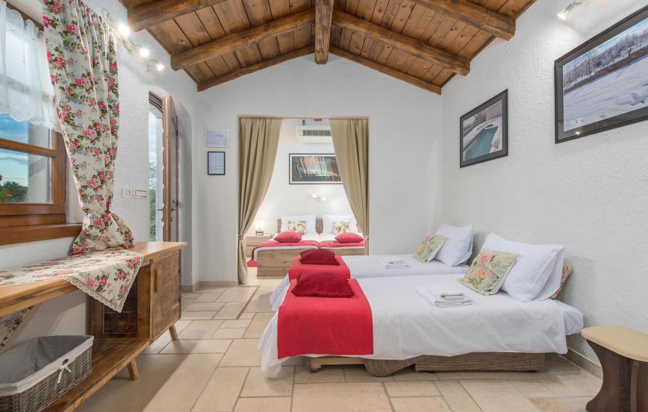 Family Villa Lipica With Private Pool And Jacuzzi Pazin Kültér fotó