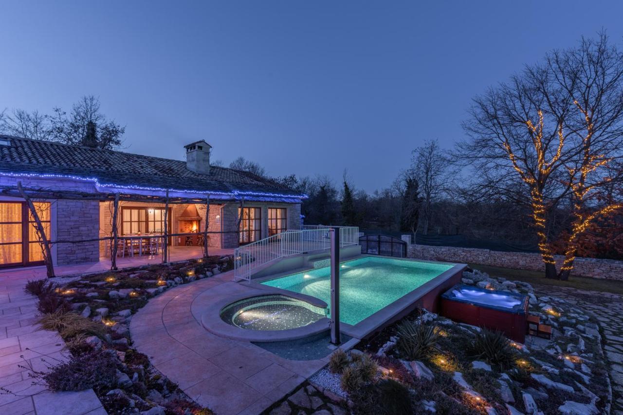 Family Villa Lipica With Private Pool And Jacuzzi Pazin Kültér fotó