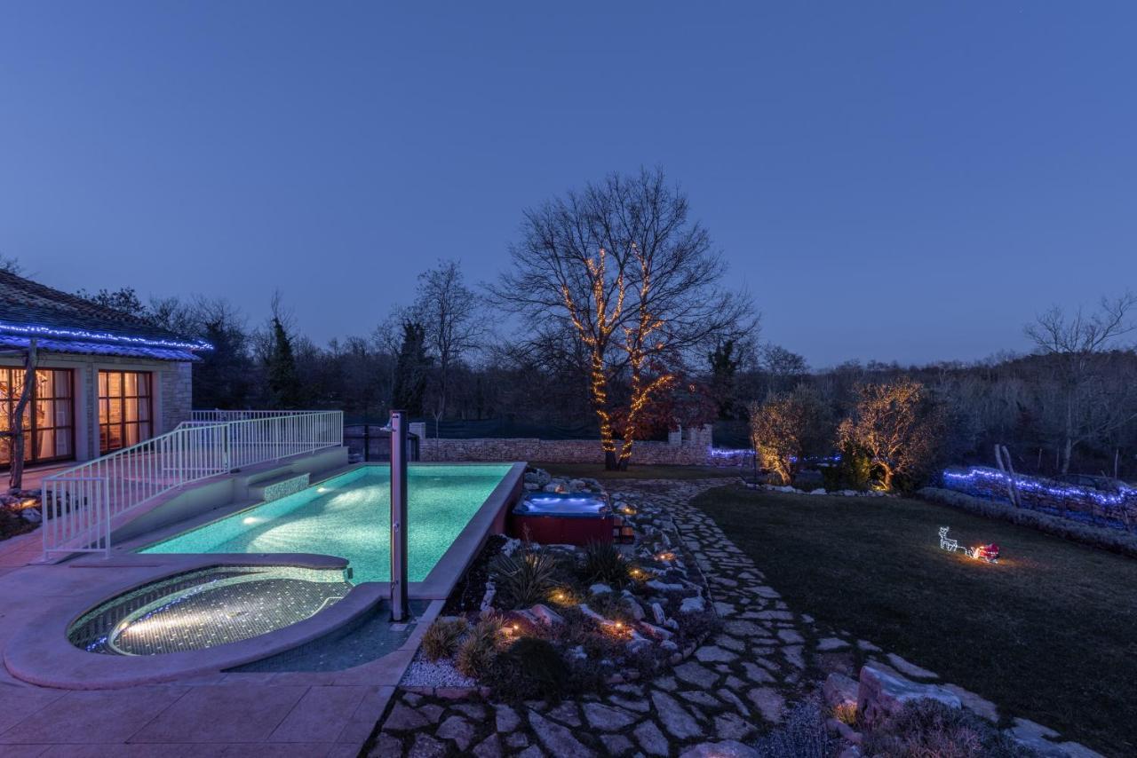 Family Villa Lipica With Private Pool And Jacuzzi Pazin Kültér fotó