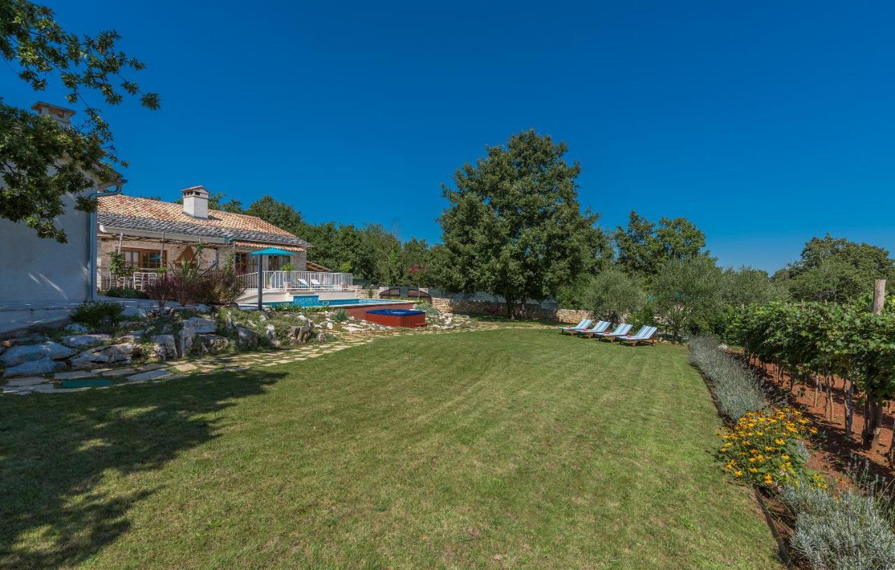 Family Villa Lipica With Private Pool And Jacuzzi Pazin Kültér fotó