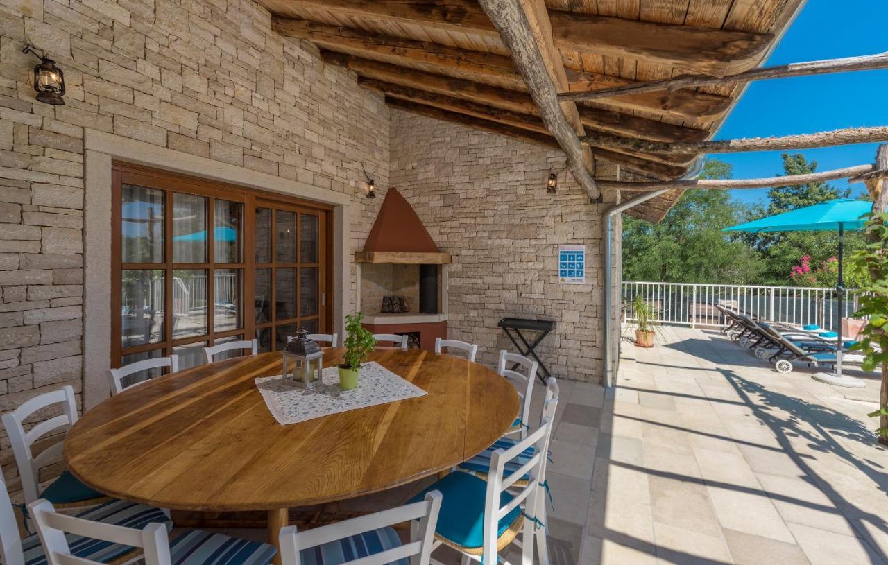 Family Villa Lipica With Private Pool And Jacuzzi Pazin Kültér fotó