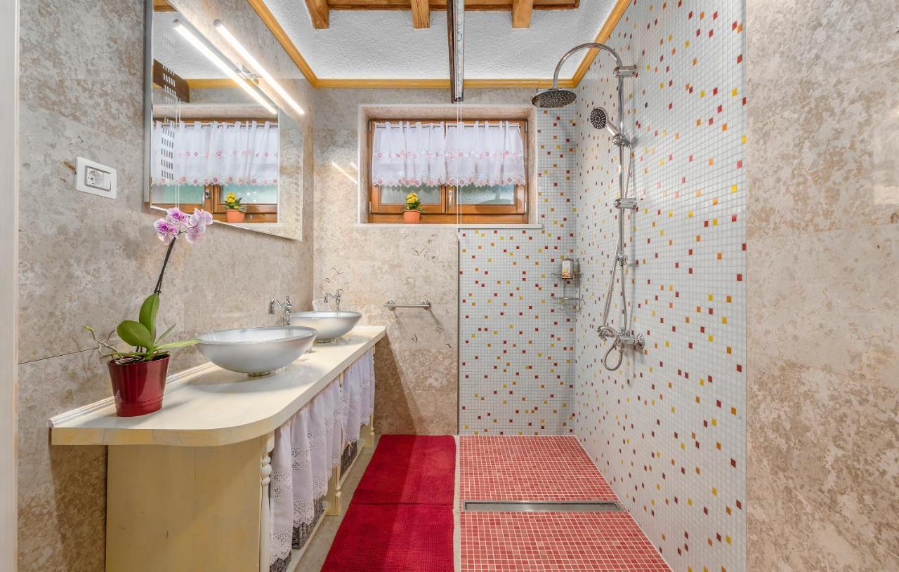 Family Villa Lipica With Private Pool And Jacuzzi Pazin Kültér fotó