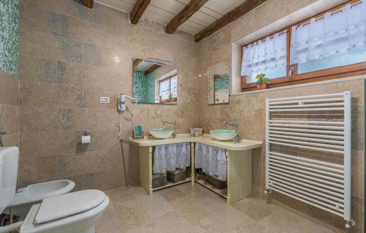 Family Villa Lipica With Private Pool And Jacuzzi Pazin Kültér fotó